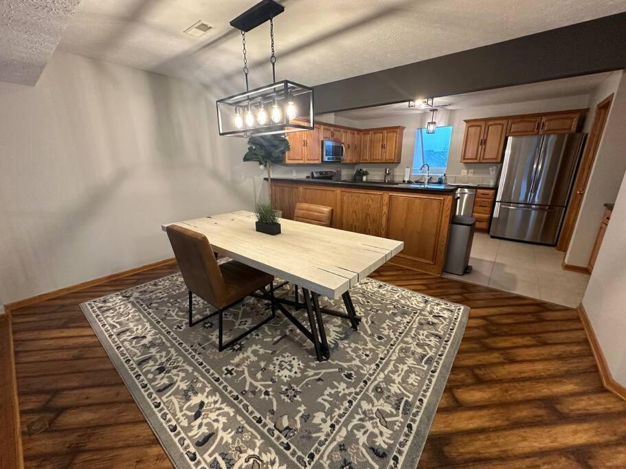 Inviting 3 Bed 2.5 Bath Townhome In Wadsworth Exterior photo
